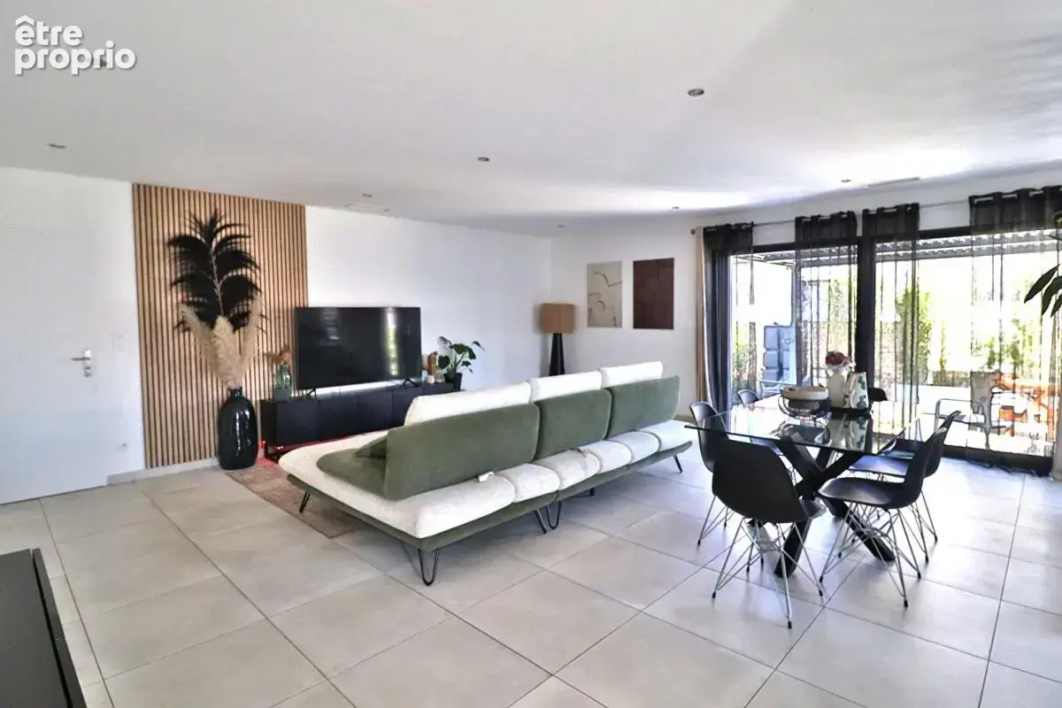 Villa  4 pièce(s) 102 m2 sur un terrain de 336m² avec piscine - photo 2