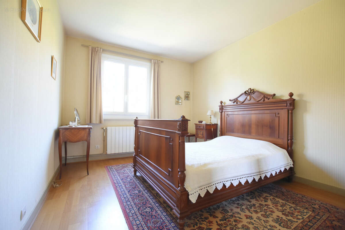 Maison à LES ESSARTS-LE-ROI