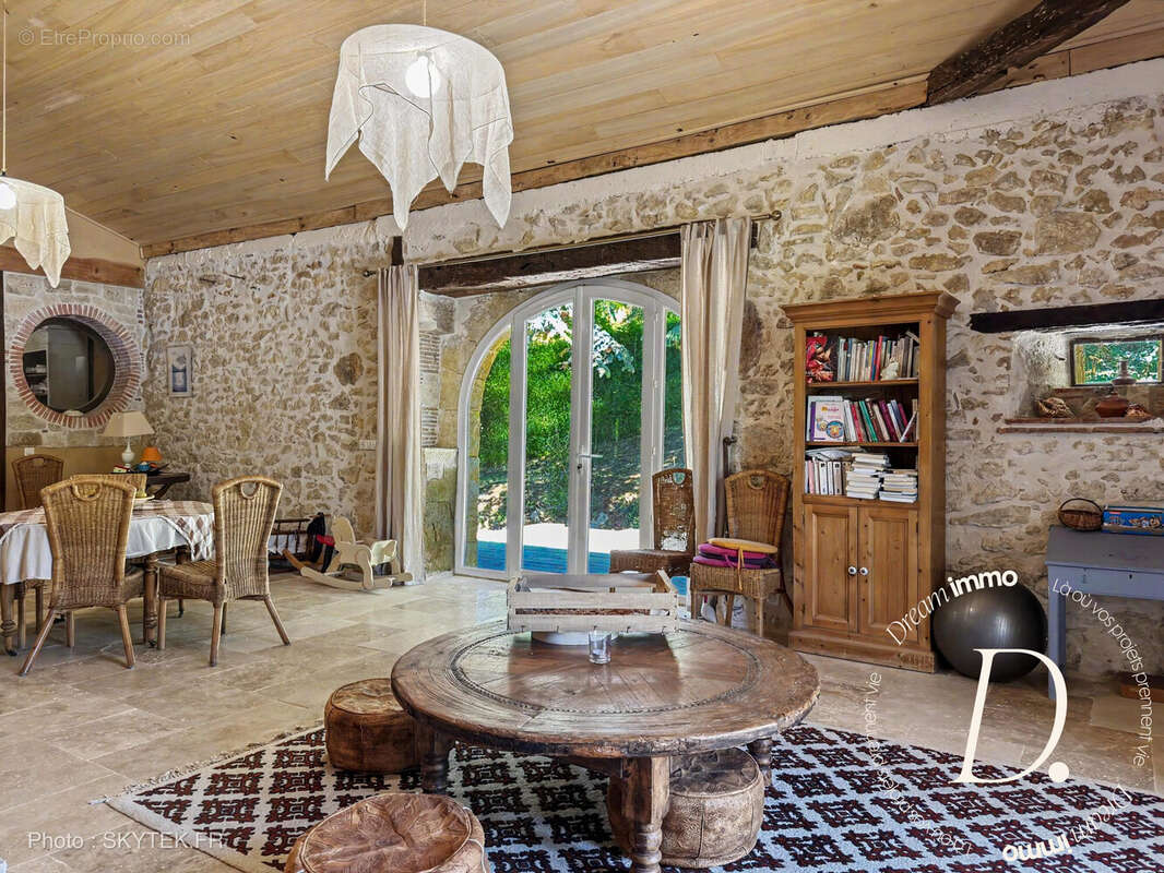 Maison à VIC-FEZENSAC