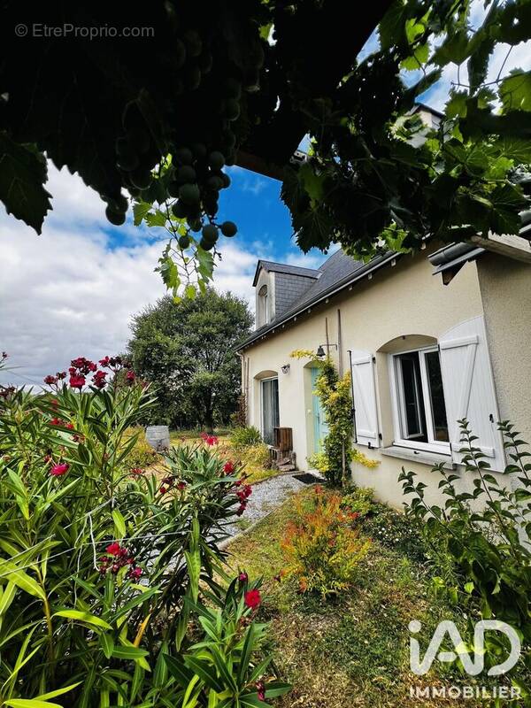 Photo 1 - Maison à LA ROCHE-CLERMAULT