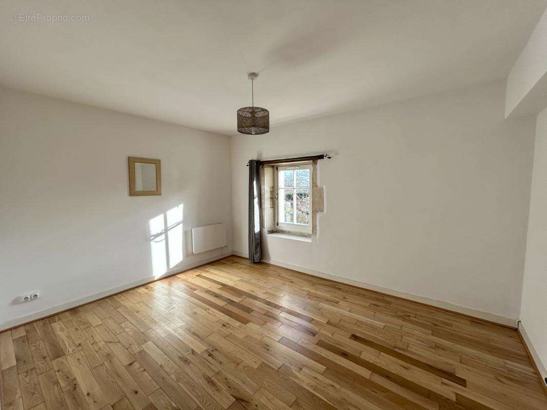 Maison à MAIRE-LEVESCAULT