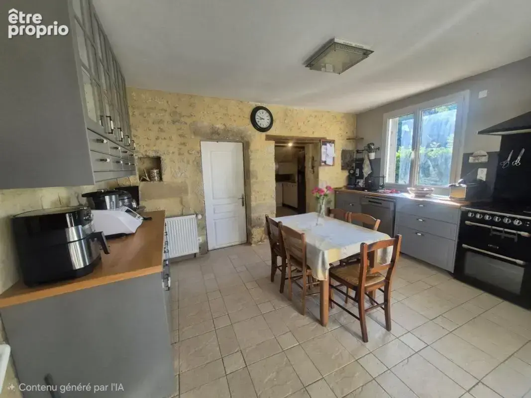 Maison 10 pièces 285 m² à vendre à Saint-Hilaire-Des-Loges (85240) - photo 3