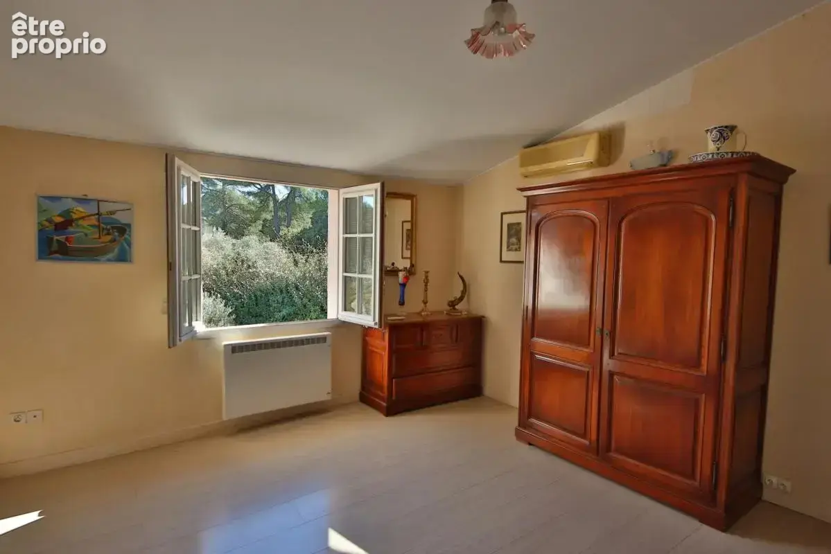 Maison de 7 pièces de 203 m² à Nîmes - photo 8