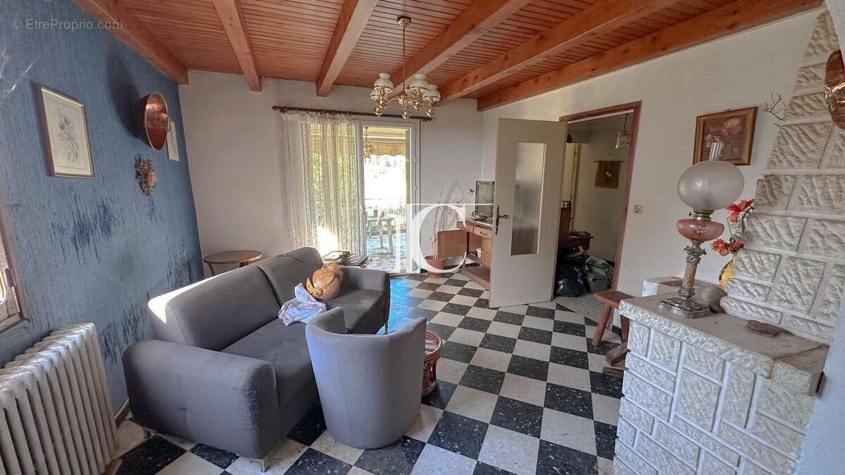 Maison à SAINT-PAUL-LE-JEUNE