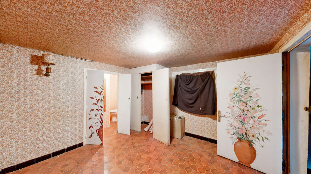 Maison à rénover, piscine, terrain 1660 m2 - photo 29