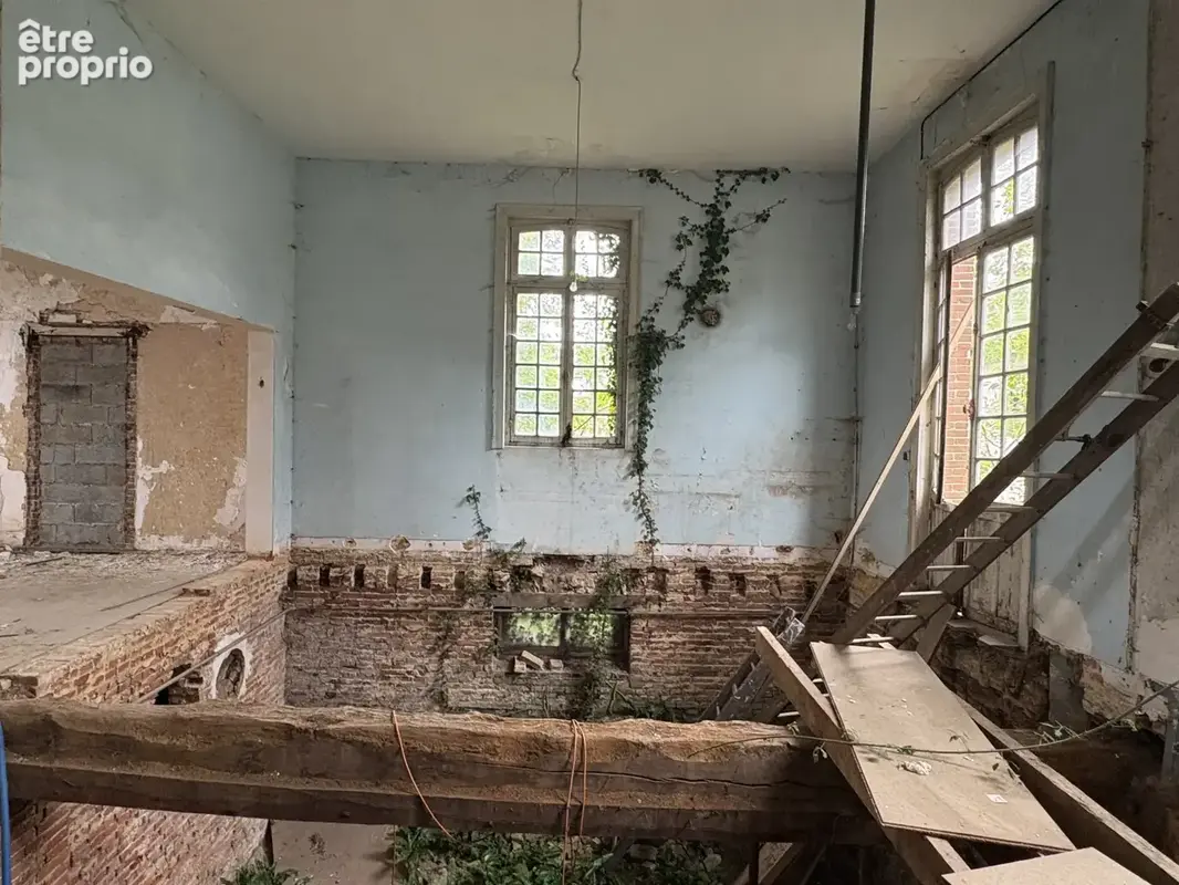 Une propriété comprenant une maison de Maître à rénover d'environ 300m2 + caves en sous-sol et grenier au dess - photo 3