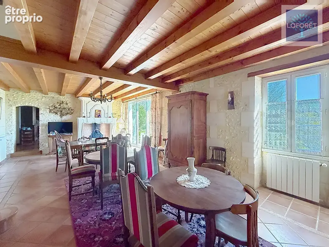 Maison à MONTENDRE