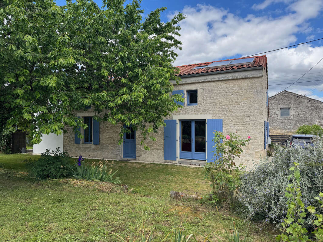 Maison à SAINT-ETIENNE-DE-BRILLOUET
