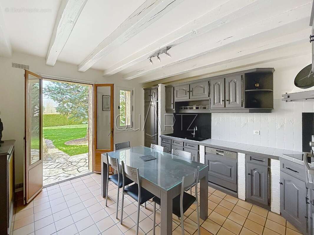 Maison d'architecte à Nesles-la-Vallée - photo 8
