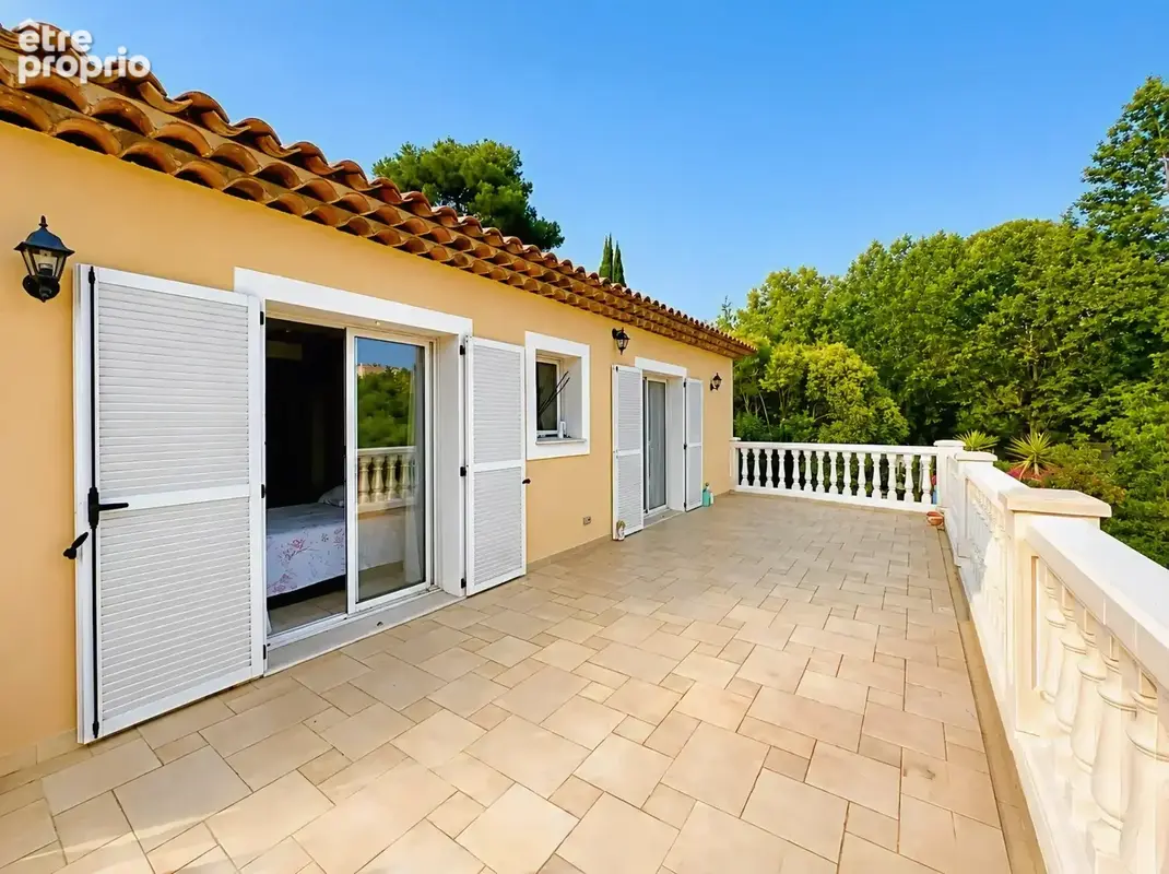 Villa de luxe à vendre à Mougins – 198 m²  5 chambres  Piscine  Deux T2 indépendants - photo 2