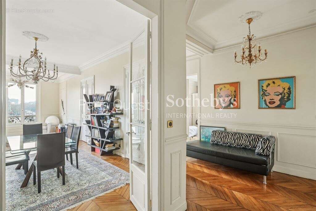 Appartement à NEUILLY-SUR-SEINE