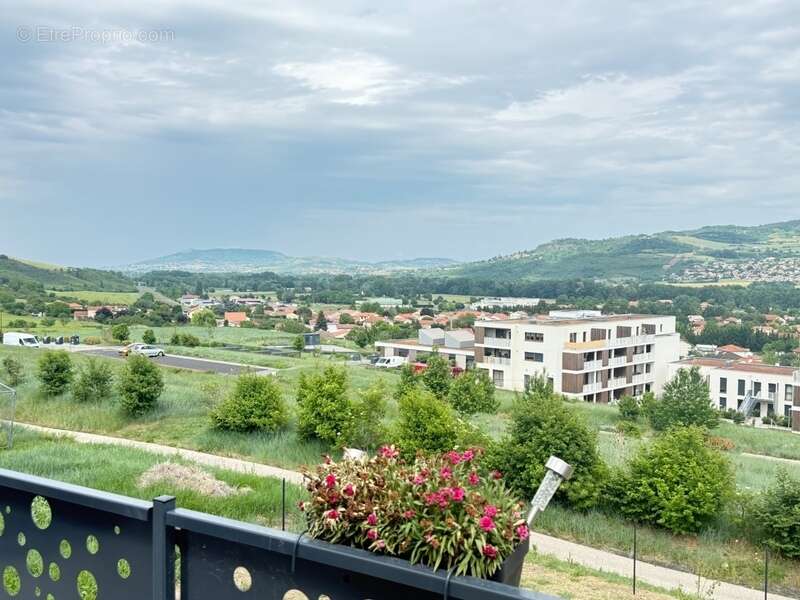 Maison à LES MARTRES-DE-VEYRE