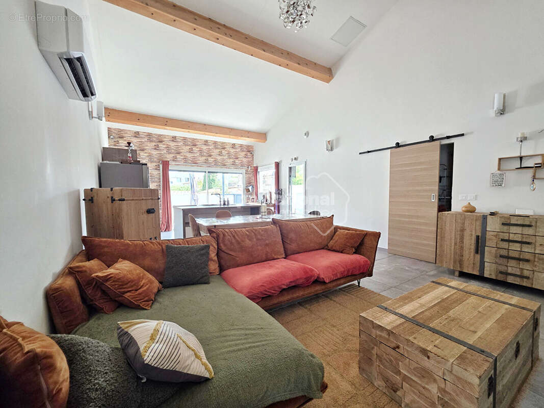 Superbe maison plain-pied de 2018 T4  96 m²  Piscine  Proche centre-ville - photo 11