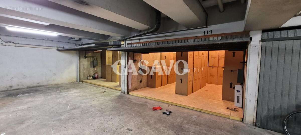 Parking à PARIS-18E