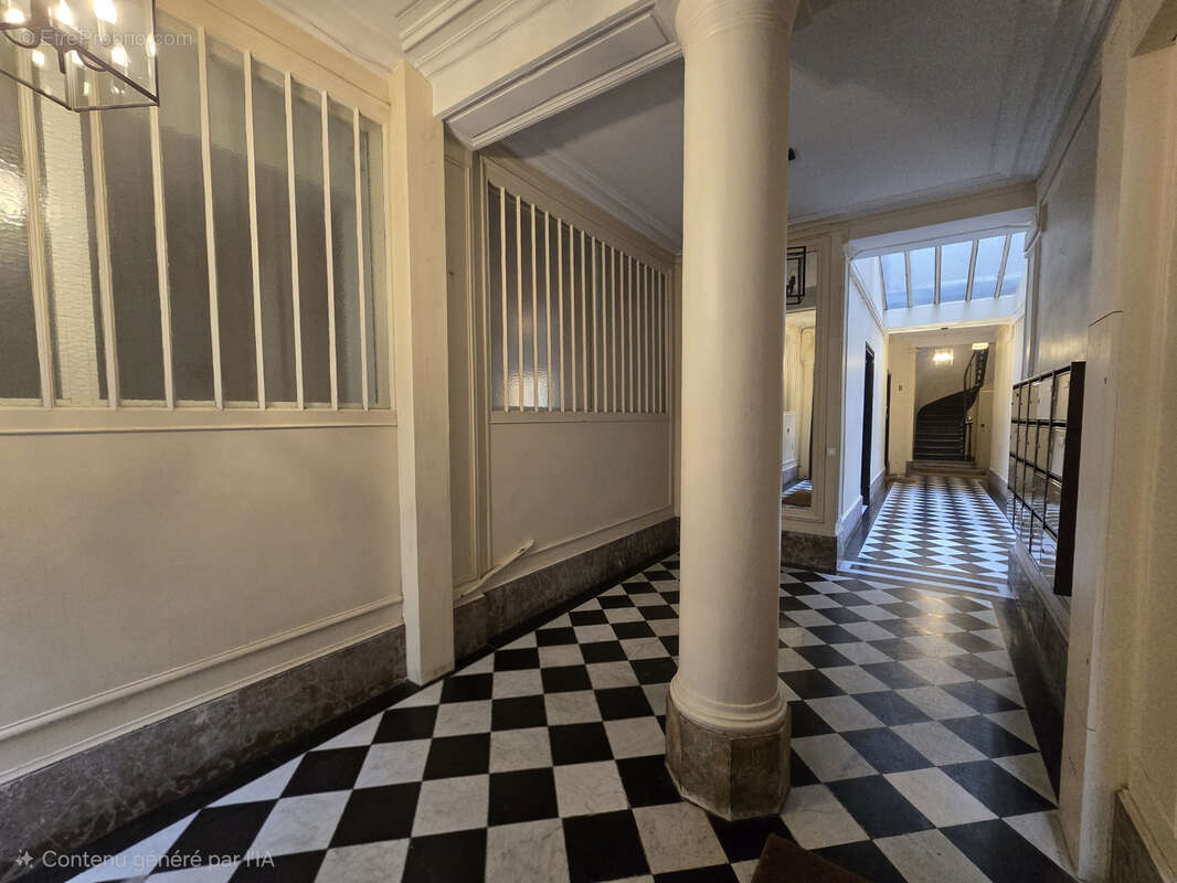 Commerce à PARIS-9E