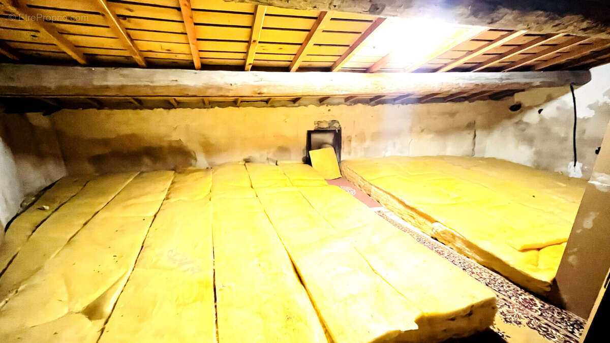 Maison à MONTOULIERS