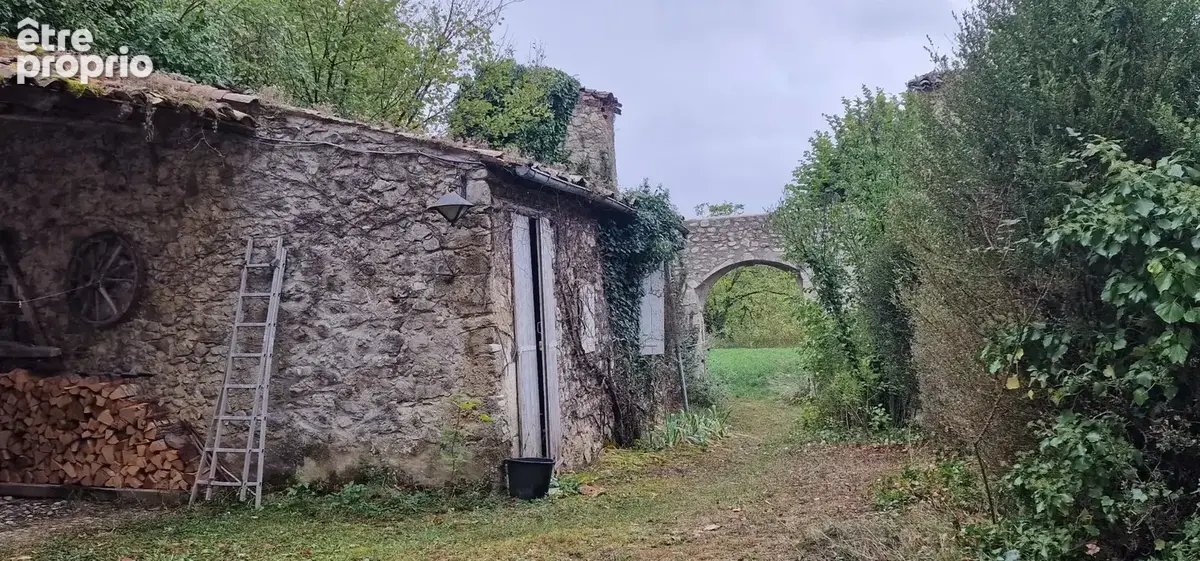Une demeure de caractère au sein d’un château du XVe siècle - photo 7
