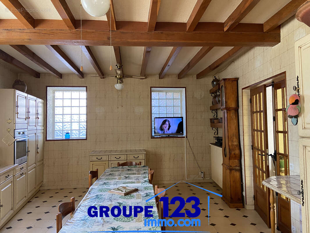 À Charentenay, découvrez cette maison pleine de potentiel ! - photo 4