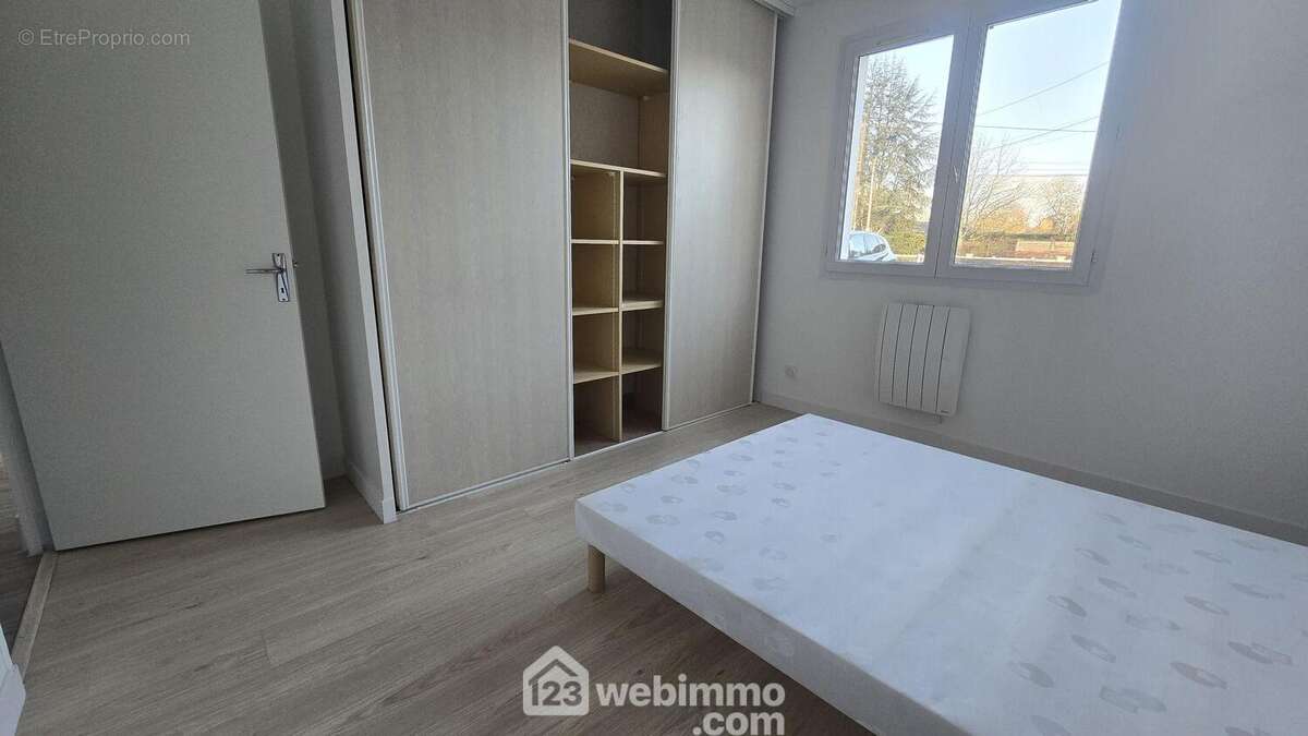 Chambre 2 avec placard - Maison à JARD-SUR-MER