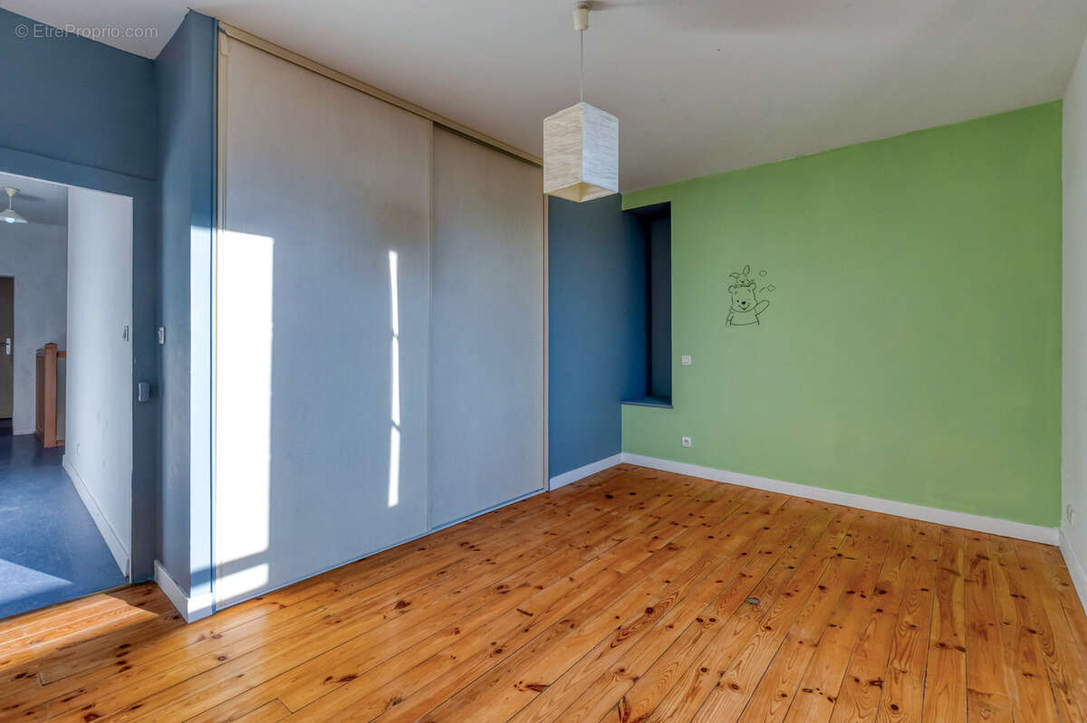 Appartement à SAINT-NAZAIRE-LES-EYMES