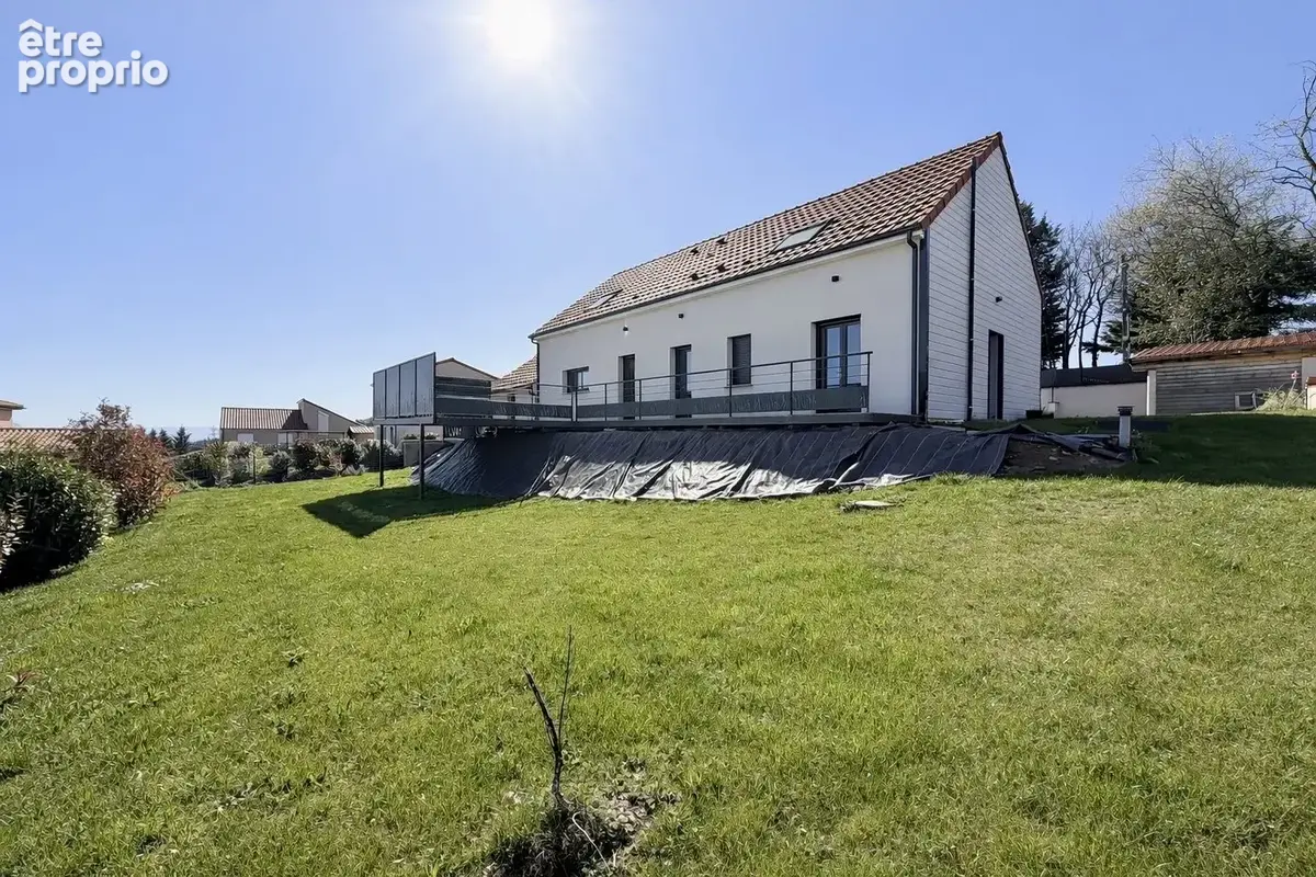 Maison à SAINT-GENES-CHAMPANELLE