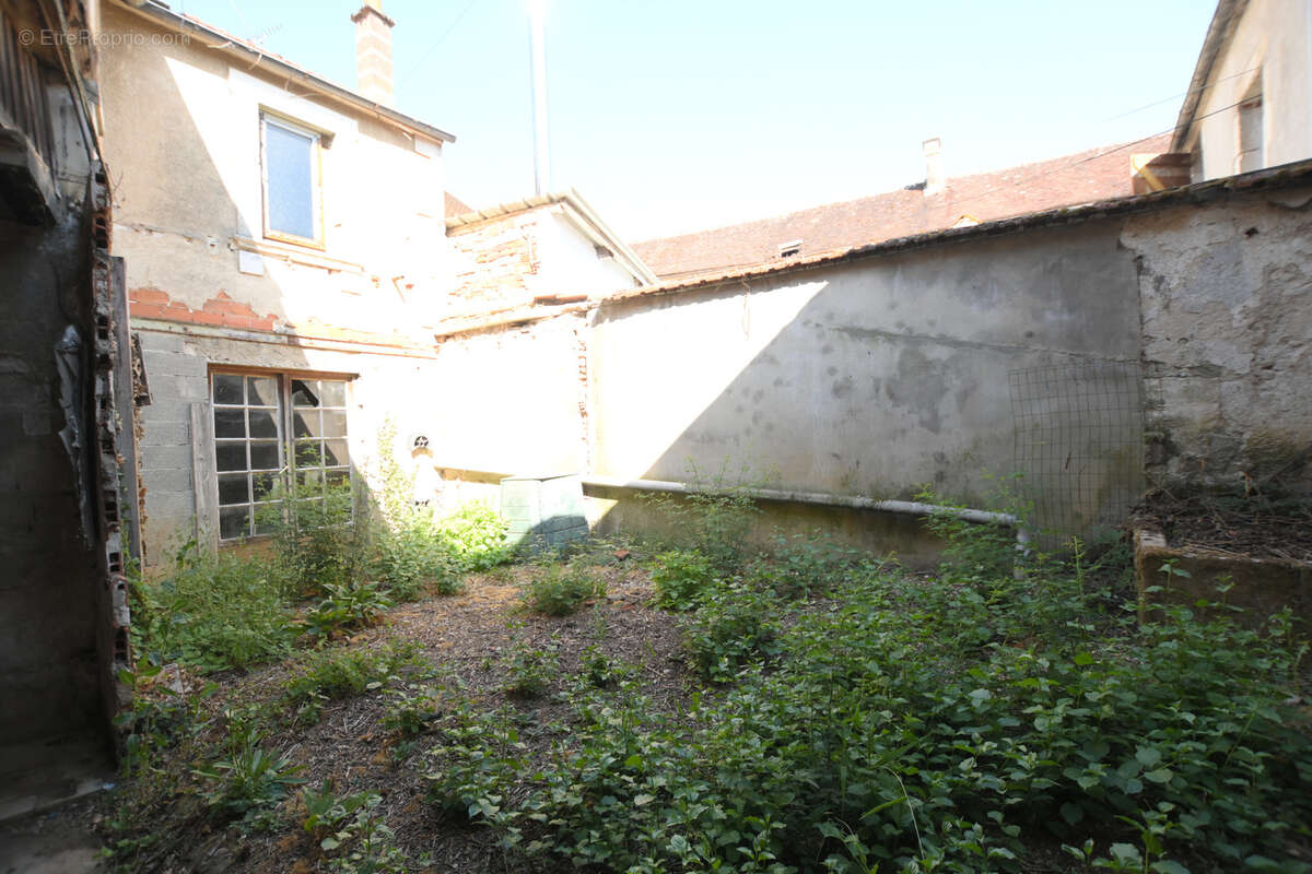Belle opportunité de rénovation à Gy-l'Évêque - photo 4