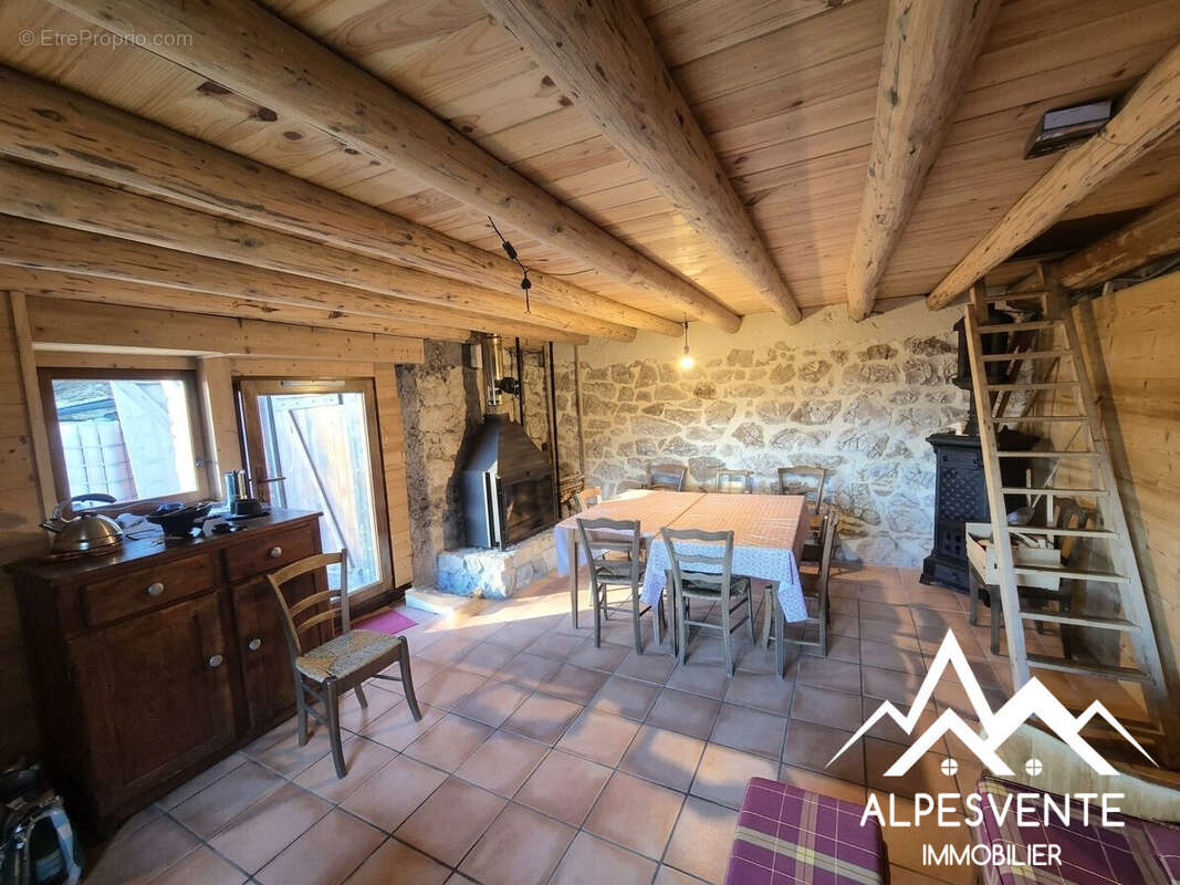 Maison 82 m² à La Baume  - photo 5