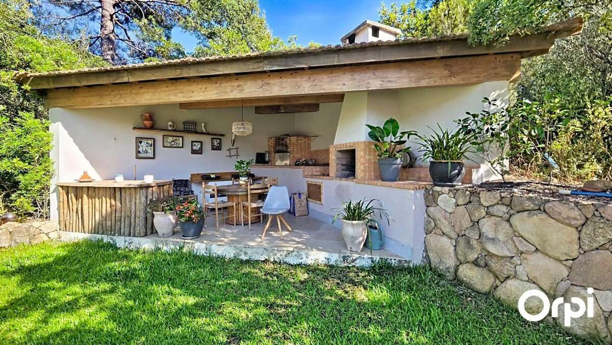 A vendre - Villa contemporaine avec piscine et appartement indépendant - photo 2