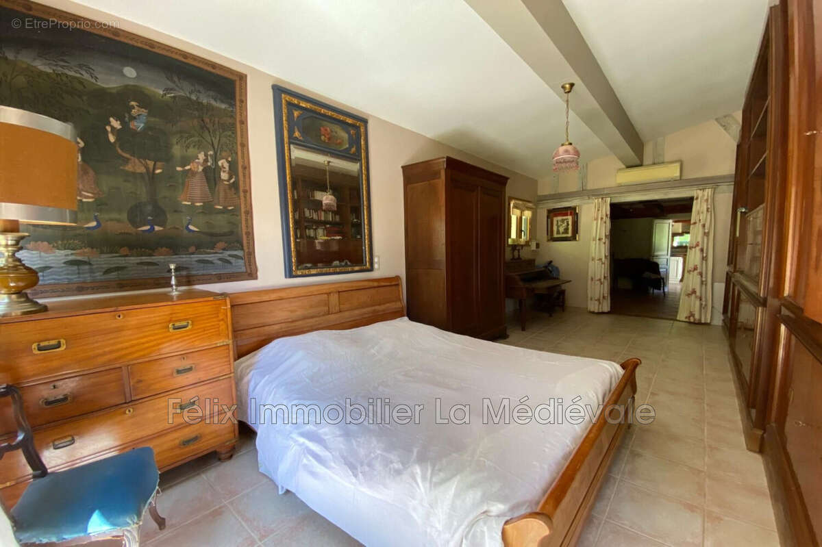 Maison à LA ROQUE-GAGEAC