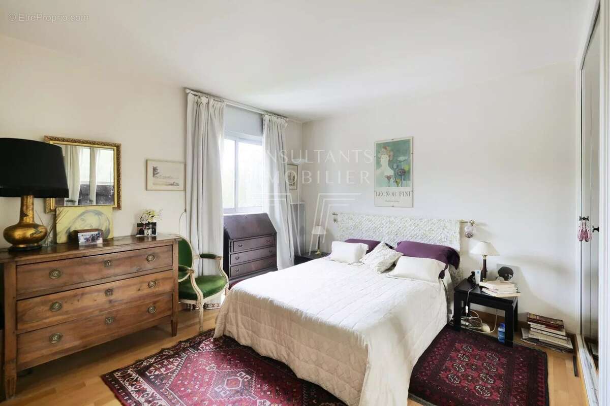 Appartement à NEUILLY-SUR-SEINE