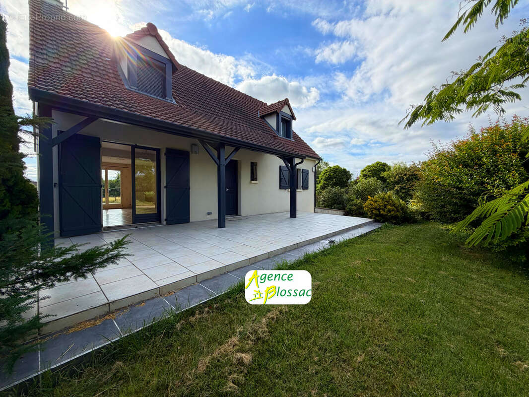 Maison 5 chambres - garage - terrasses - terrain - photo 2