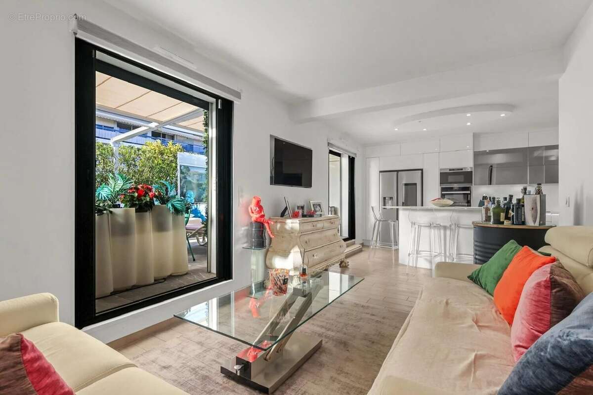 Appartement à VALLAURIS