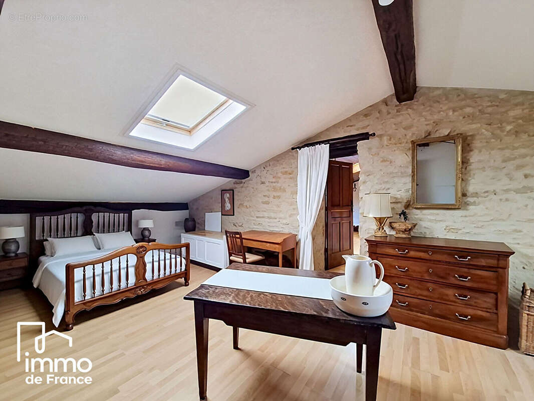 Maison de village 6 pièces 258 m2 à Revonnas avec terrain - photo 12