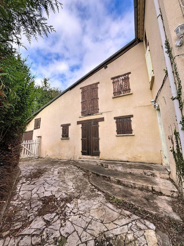 Maison à MONTOULIEU