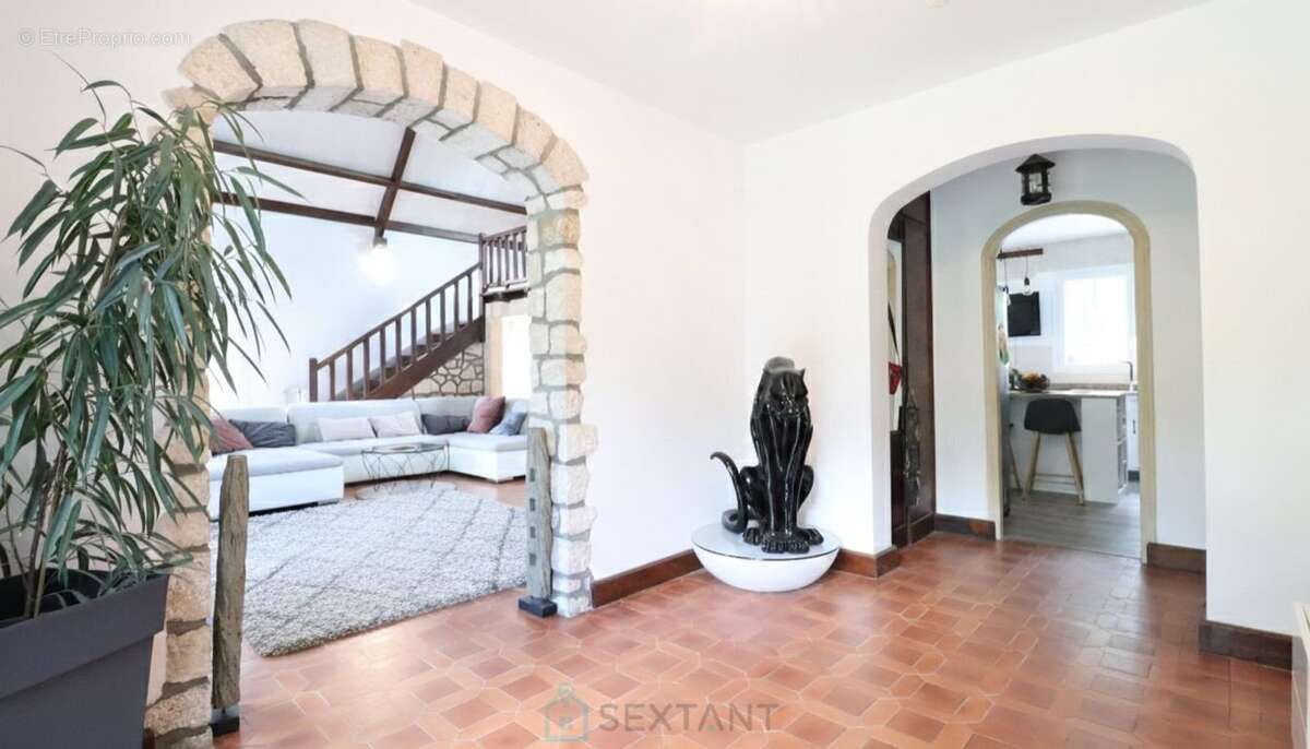 Maison 211 m² à Noisy-Sur-Ecole  - photo 7