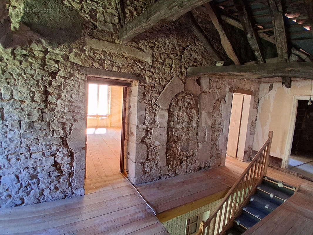 Maison à COULANGES-LA-VINEUSE