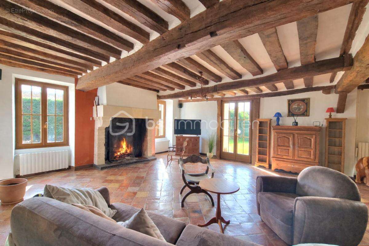 Maison à SAINT-CYR-SUR-MORIN