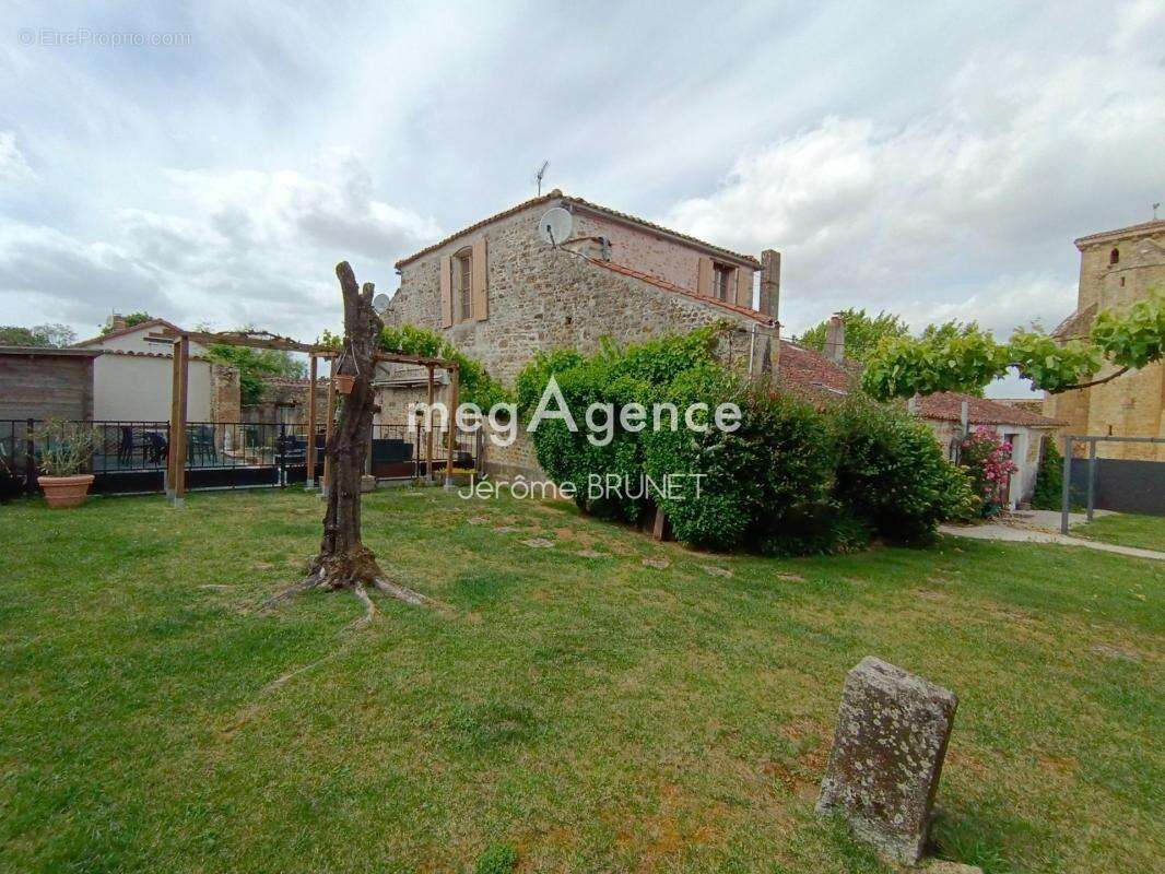 Maison à LA CHAPELLE-THEMER