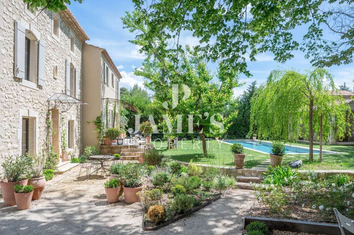 Maison 298 m² à Paradou  - photo 2