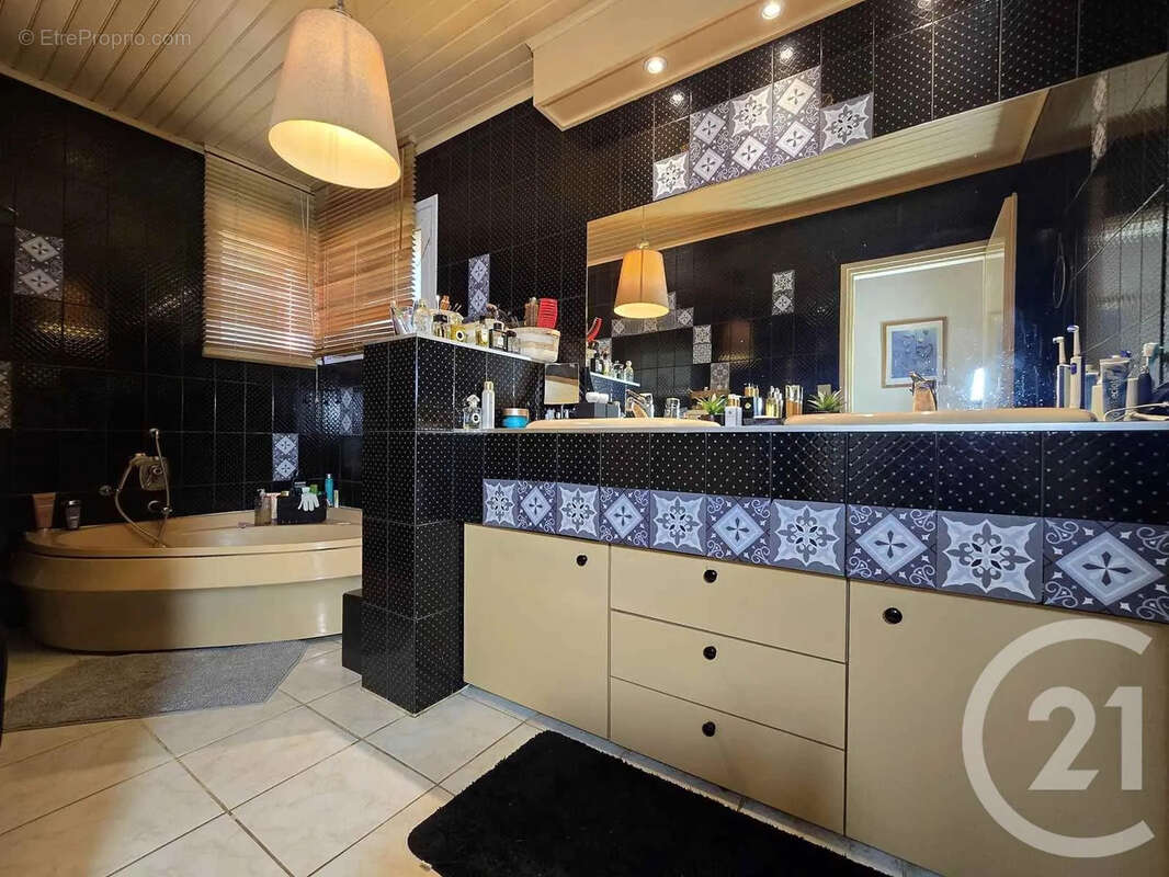 Maison à LAVERNOSE-LACASSE