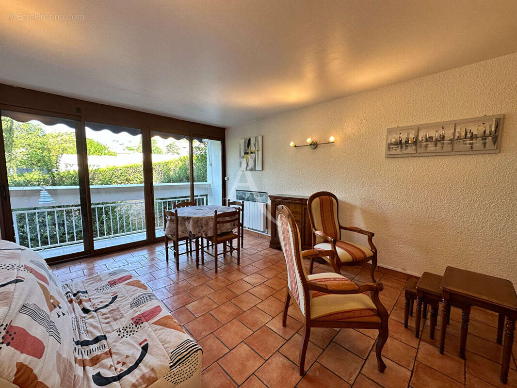 Appartement type2 de 50.25 m2 vue chateau balcon garage et cave greoux les bains - photo 5