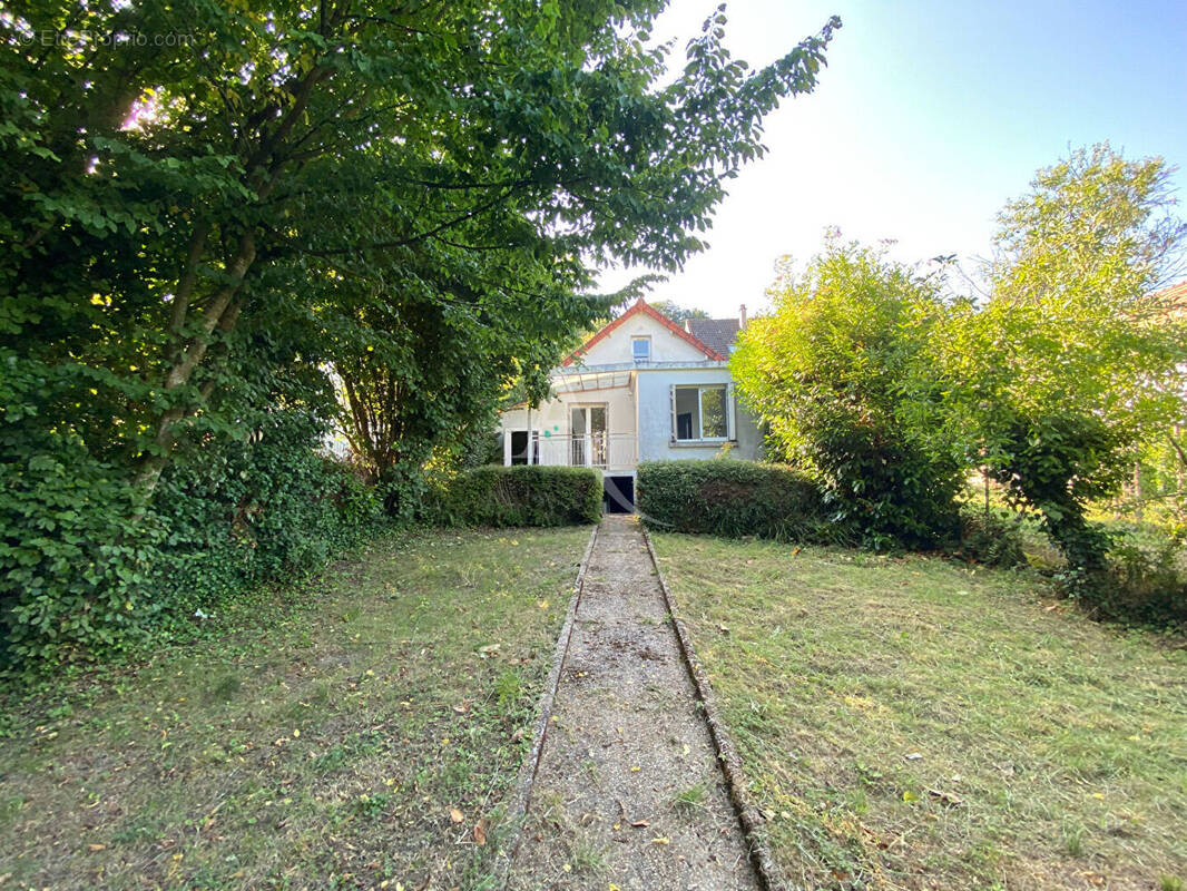 Maison à BURES-SUR-YVETTE
