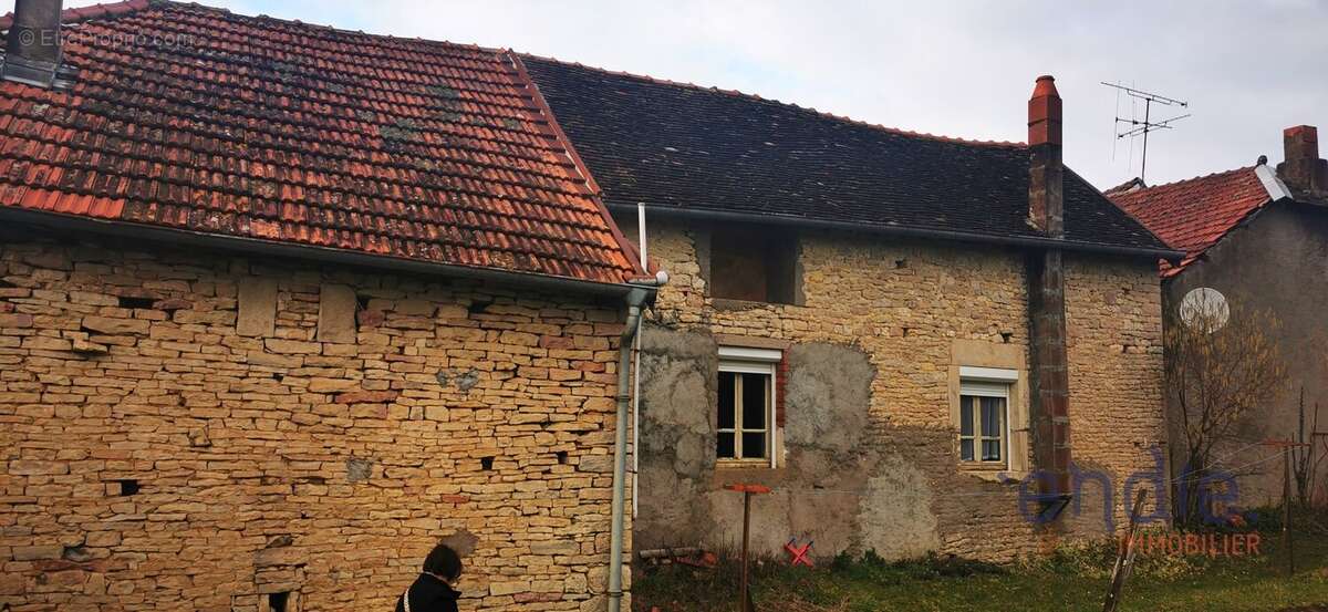 Maison à VILLERS-CHEMIN-ET-MONT-LES-ETRELLES