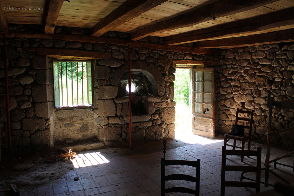 Maison à MANDAILLES-SAINT-JULIEN