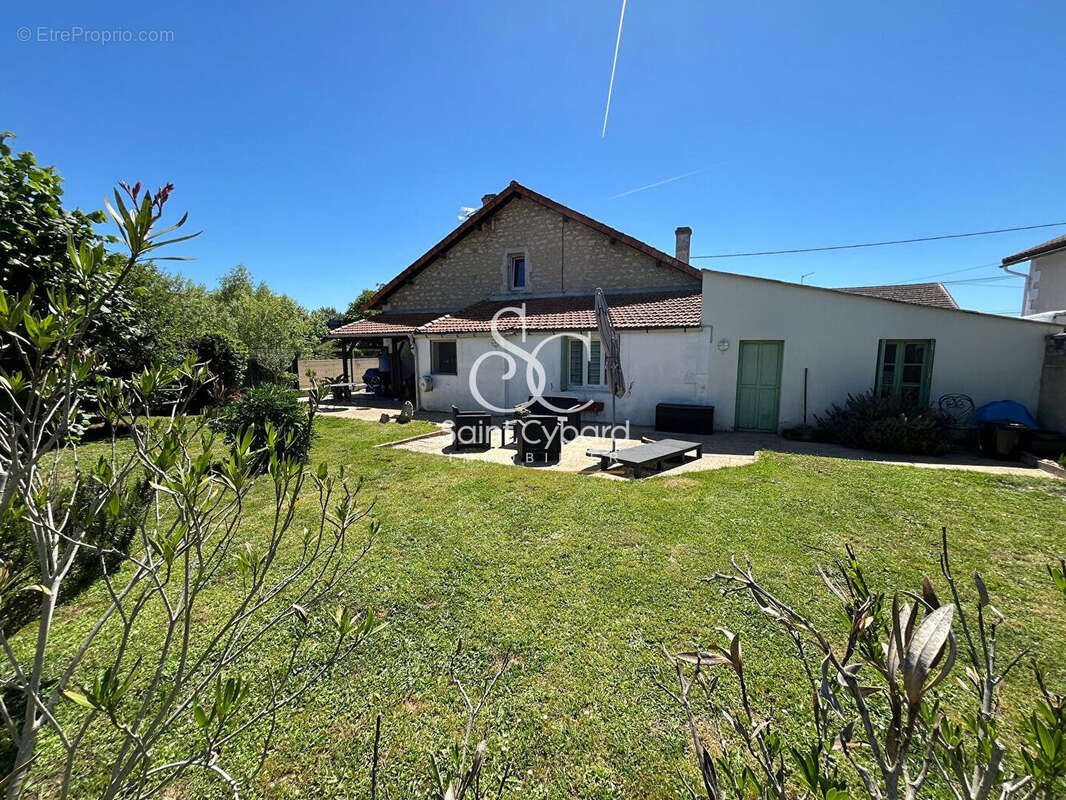 Maison à SAINT-YRIEIX-SUR-CHARENTE