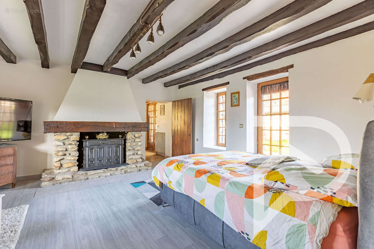 Maison à PEROY-LES-GOMBRIES