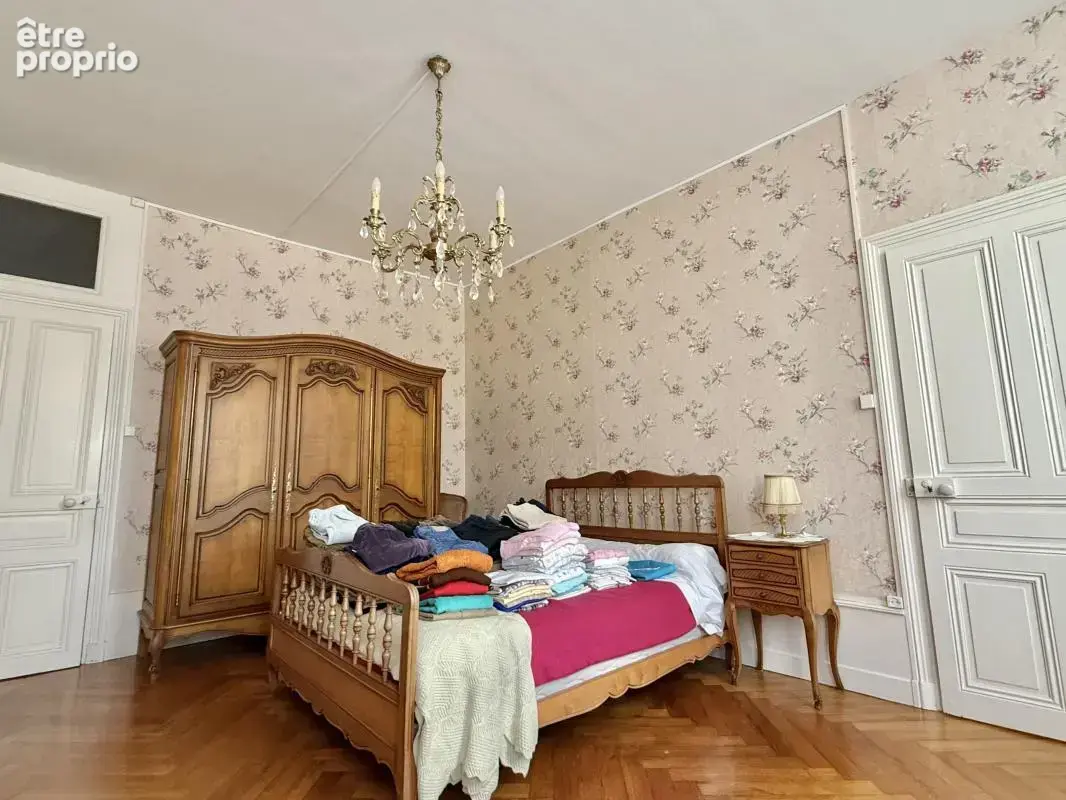 Saint-jean-de-losne – maison de caractère de 284 m² – terrain de 1 224 m² – dépendances et fort potentiel - photo 8