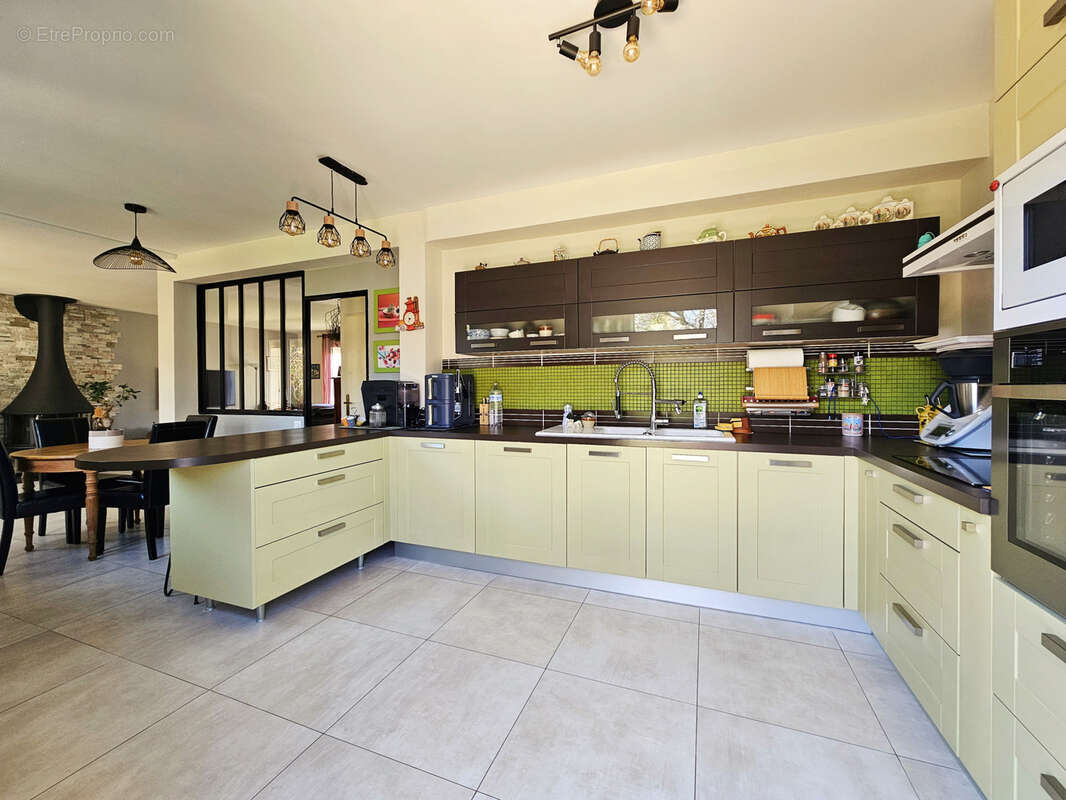 Maison à MANDRES-LES-ROSES