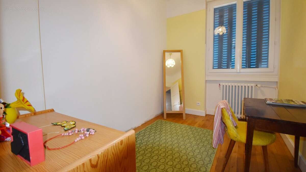 Maison de ville à vendre à Vichy, 3 chambres et bureau, garage et jardin. - photo 13