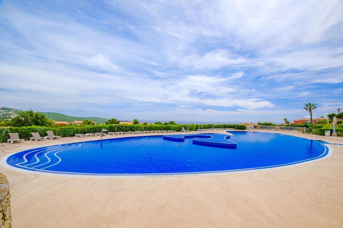 Appartement à ROQUEBRUNE-SUR-ARGENS